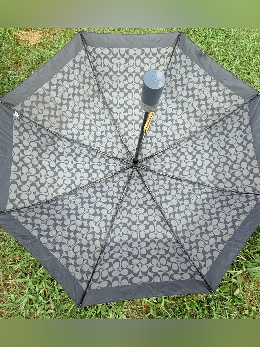 Coach Mini Signature Umbrella Graphite - Picture 15 of 16